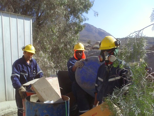 EQUIPO EN LABORES DE HOUSEKEEPING 