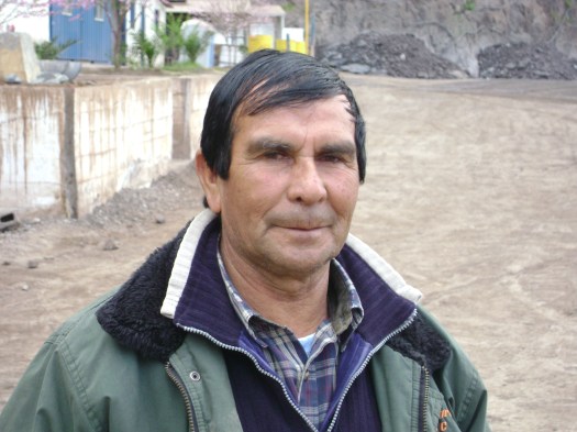 Soy bueno para la pelota, aun juego futbol,  mediocampista. Soy de Talcuna.