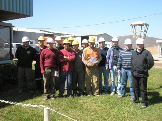 De izquierda a derecha: Cristian Zambrano (suplente empresa), Pablo Gálvez (suplente trabajadores), Juan Pizarro (suplente empresa), Jose Gonzalez (suplente Empresa), Danilo Marin (suplente trabajadores), Pedro Toro (titular trabajadores), Juan Castillo (titular trabajadores), Luis Bruna (suplente trabajadores), Cruz Gutiérrez (titular trabajadores), Claudio Didier (titular empresa), Richard Bórquez (experto faena), Juan Garrido (titular empresa), Carlos Vasquez (Experto Compañía).